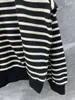 Sweats à capuche pour femmes printemps 2023 Black and White Striped Ruffled Doll Collar Docuable Femmes Top Basic Sweatshirt