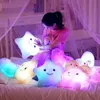 Cuscino luminoso cuscino luminoso grazioso leggero giocattolo peluche di divani di divani morbido cuscino morbido colorato blu rosa regalo 231222