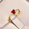 Bröllopsringar utsökta röda hjärtformade kristall zirkonring för kvinnor charms jubileum smycken eleganta damer fest tillbehör301k