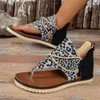 Sandálias 2023 sapatos de alta qualidade para mulheres zíper de verão feminino de verão misto de leopardo impressão de salto baixo de tamanho grande romano romano