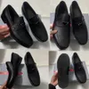 Saffianos deri loafers mocassinis in saffianos colore nero siyah 2db1 logo üçgeninde smaltatos metallo yeni tasarımcı konforu cowhide deri ayakkabılar