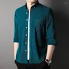 メンズカジュアルシャツの男性ピュアカラーコーデュロイ長袖シャツ春秋多用途はアイロンをかけない中年の若者