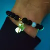 Les brins en perles brillent dans les femmes noires bracelet fluorescence bijourie élastique Créativité des hommes lumineux charmez la pierre naturelle B306k