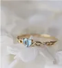 Prosty i świeży pierścień z cyrkonem miłosnym z diamentowym pierścieniem w kształcie niebieskiego serca