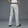 メンズジーンズホワイトシンフレアブートカットデニムパンツマン用ハイウエスト快適なわずかなデザイナークラシックルーズカジュアルズボン