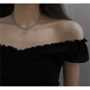 Hänghalsband Fashion Hollow Heart Halsband för kvinnor nischdesignkänsla CLAVICLE Ströja Kvinnors trendiga smycken