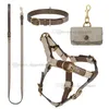 Tasarımcı Köpek Kablo Demet Yakası ve tasma Set Klasik Harfler Yok Çeken Köpek Kabuğu Yumuşak Ayarlanabilir Deri Adım Kaka çantası Dispenser M B162