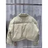 Miui Miui Puffer Jacket 23 Autumn/Winter Nieuw niche -ontwerp, schoon en duidelijk, vol met straatmode -look, kort naar beneden jas