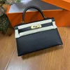 70% Factory Outlet Off Mini borsa fatta a mano con filo di cera Borsa a tracolla diagonale singola in pelle bovina di seconda generazione da 19 cm in vendita