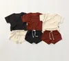 衣類は女の子のための子供をセットします半袖のTシャツショーツ北欧夏の純粋な綿固体色シンプルなベルトoネックユニセックスオールマッチ