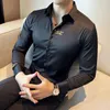 Herren lässige Shirts Koreaner Modebrief bestickter Hemd Männer Business formelles Kleid Langarm Slim Fit Social Party Tuxedo Bluse