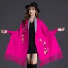 ショールスカーフデュアルプラース女性秋冬の長い汎用性のある袖のマントが厚くなった梅の花の刺繍と外側のケープジャケット