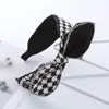 Style francuski Diamond Studded Rabbit Bow Bow Fairbase z wysokim czaszką