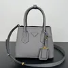 10A حقائب مصممة عالية الجودة Cassandra Minitophandle Bagin Grain de Poudreembossed Leather Totes ContaNehandbag Closure