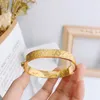 Braccialetti con marchio designer di alto livello Women Bangle Bangle Designer Lettera Bracciale Crystal 18K Gold in acciaio inossidabile Americi per matrimoni 260K 260K