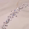 Clips de cheveux Cerceau en métal argenté avec des strass scintillantes préservant les couleurs de banquet des robes de mariée jupes