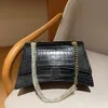 Säljkedja Half Moon Bag B-Letter Shoulder Crossbody Väskor Högkvalitativ Tygväska Koppling Flip Wallet Fashion Läder Handväska Damer Totes 231215