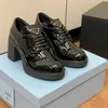 2023 Designer Dress Shoes Women's Casual Single Panel Triangle Logo Black Leather Shoes vergrote platform Sportschoenen Classic Patent Matte sportschoenen