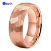 Rose Gold Hammer Ring Tungsten Carbide Wedding Band för män Kvinnor Multifacetterad Hammered Borsted Finish 6mm 8mm Comfort Fit244x