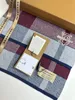 2024 Écharpe haut de gamme Designer pour femmes Scarf Mode Mode Plaid Plaid Cashmere Bib Winter Femme et Men's Long Scarf Taille 180x30 Cm Cadeau