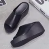 Slippers Female Chaussures Ladies Peep Toe Med Big Size Platform sur un coin 2023 Girl Slides Fabric Pu Scandales Basic