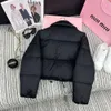 Miui Miui Puffer Jacket Mm23 الخريف/الشتاء رسالة جديدة مطبوعة سميكة دافئة وطني قياسية 90 أبيض البط معطف أسفل