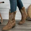 Botas 2024 Capa de couro de cabeça redonda de inverno usando saltos altos mulheres versáteis confortáveis ​​de tamanho grande moda feminina