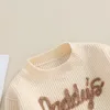 生まれた女の赤ちゃんニットジャンパー幼児の女の子の女の子の女の子の手紙の刺繍セータークルー首長い袖ニットニット231225
