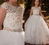 Gorgeous Pearls Beading Flower Girls Dresses Lace O-neck Cap Sleeves Princess Ball Gown Kids First Communion Dress Floor Length Toddler Formal Event Wear CL3118