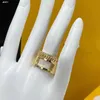 Pierścienie 2022Designer D Spiral Ring Women Midi Ring Classic Luksusowy projekt biżuterii Złoto i srebro nigdy nie znikną