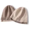 Bérets Cashmere chapeau épaissie de protection contre l'oreille unisexe chaude en tricot en laine en tricot et chapeaux à la mode hivernaux Caps hommes