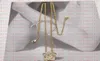 Modedesigner halsband V Letter Pendant Banshee Head 18k Gold Plated Womens Ve45059622