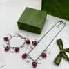 2023 Designerarmband Strawberry Armband Halsband Unikt designarmband Parti Present Bröllop Matchande smycken Box2218