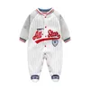 Бейсбольная одежда для новорожденных 0, 3, 6, 9, 12 месяцев, бостонские футболки с длинными рукавами для маленьких мальчиков, детский комбинезон, пижама Bebe 231225