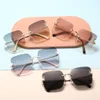 Nouvelles lunettes de soleil cloutées de diamants avec boîte à la mode et lunettes de soleil résistantes aux UV