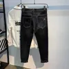 Jeans pour hommes Designer Jeans imprimés noirs Tendance pour hommes 2023 Été Nouvelle version coréenne Ins Trslim Ajustement Pantalon à petites jambes pour hommes LYU