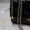 WOC Double Gold Ball Chain Bag 패션 여성 어깨 가방 22C 가죽 플랩 다이아몬드 골드 하드웨어 금속 버클 럭셔리 핸드