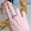 Anelli a grappolo Spring Qiaoer 925 Sterling Silver Lettera a V-Shape Crown Pearl Ring per donne Impegno per feste di matrimonio Gift