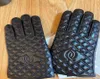 豪華な女性革の手袋クラシックデザイナー格子縞の手袋冬の温かいソフトグローブ本物のシープスキンレザーミトン女性運転4435436