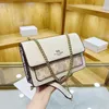 Outlet di fabbrica al 70% Borsa di fascia alta da donna primaverile ed estiva Borsa quadrata piccola con croce diagonale leggera a catena occidentalizzata versatile in vendita