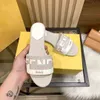 Designerskie kobiety Sintal Slipper Flats F-Logo Bicolor Flat Sandals Oryginalne skórę i gumowa podeszwa na zewnątrz marka plażowa Flip Flip Flop Flop i oryginalna skóra
