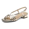 Sandalen Goud Zilver Kruisband Gladiator Damesmode Terug Strappy Lage hak Sandles Vrouw Zomergesp Vierkante neus Feestschoenen