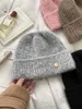 Chapéu de lã de cor sólida lã feminina misturada com lã 2023 outono/inverno novo chapéu quente revelando o chapéu de chapéu de malha pequeno de chapéu de chapéu de inverno