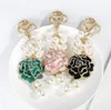 Nya trendiga modeins -lyxdesigner Pretty Camellia Flower Mutli Pearls Tassel Bag Charms Keychains for Women Girls4831954