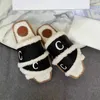 Ch Sandles Designer Slides Lady Woody Sandals Fluffy Flat Mule Slide白いピンクのレース文字キャンバスファジーファースリッパサマーシューズ