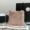Pearl Chain Garbage äkta läder Kvinnors mini -dragkonst med vattenhink Ny Lingge One Shoulder Crossbody Bag 3647