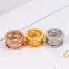 Topkwaliteit roestvrij staal uit Hollow Out Spring Ring Vrouwen ontwerper Romeinse cijfers Rose Colors Lover Engagement Fashion Couple Jewel170y