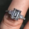 Emerald Cut 4CT Lab Diamond Ring 100% Original 925 STERLING SIGNEMENT COMMANDE BALLES DE MARIAGE POUR LES FEMMES BIELRIE DE FEUXE210N