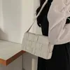 Petit sac tissé haut de gamme plissé pour femmes printemps et automne nouveau sac à bandoulière à une épaule tendance et polyvalent petit sac carré sac à main sac de date