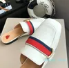 Designer Femmes Généreuse pantoufle en cuir Italie Brand de marque de haute qualité Sandales à talons plats Pantors de talons à la maison Sandal Luxurys Designers Chaussures